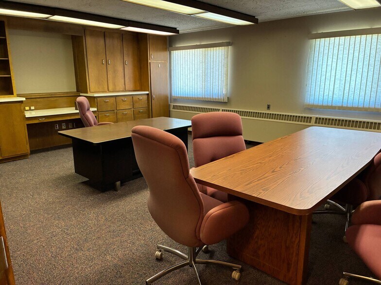 More Photos Of 851 S Rolling Meadows Dr, Fond Du Lac Office For Sale