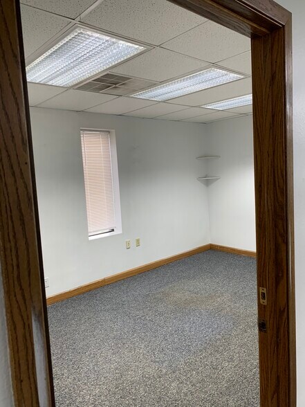 More Photos Of 3146 Market St, Green Bay Warehouse For Sale