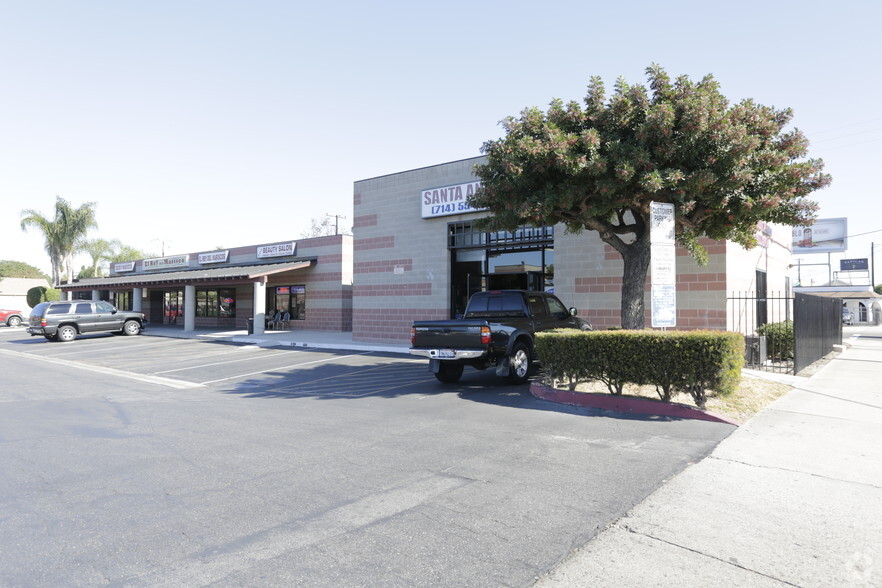 Primary Photo Of 501 N Harbor Blvd, Santa Ana Storefront For Lease