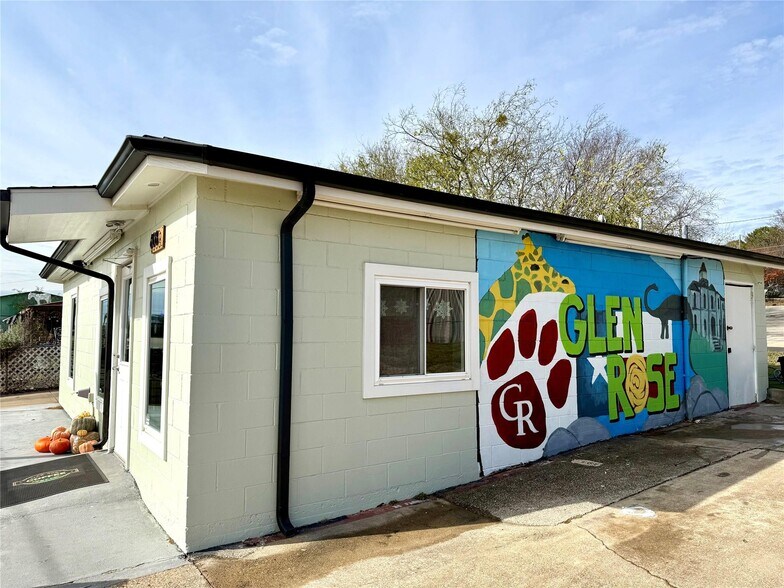 More Photos Of 608 SW Big Bend Trl, Glen Rose Restaurant For Sale