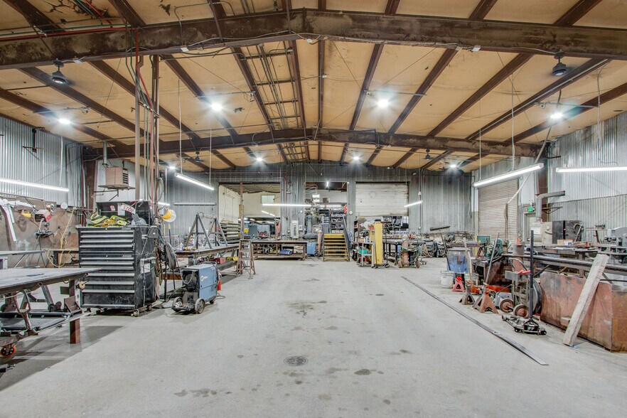More Photos Of 120 Confederate Dr, Franklin Manufacturing For Sale