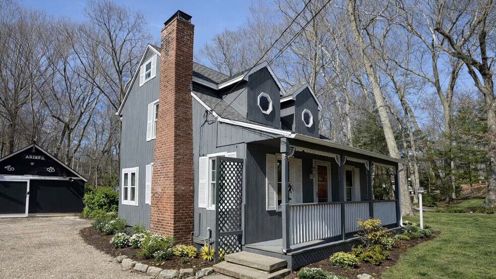More Photos Of 19 W Shore Dr, Clinton Specialty For Sale