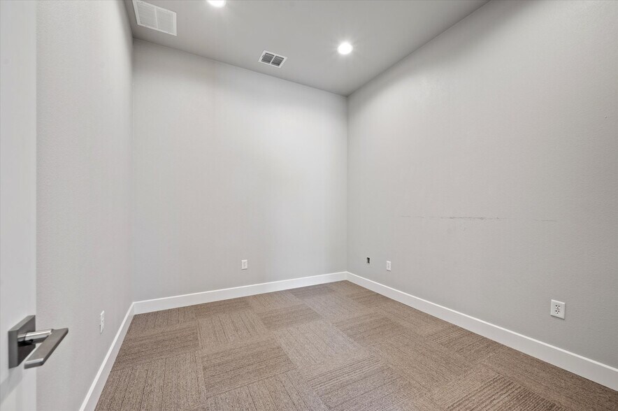 More Photos Of 350 Rufe Snow Dr, Keller Medical For Lease