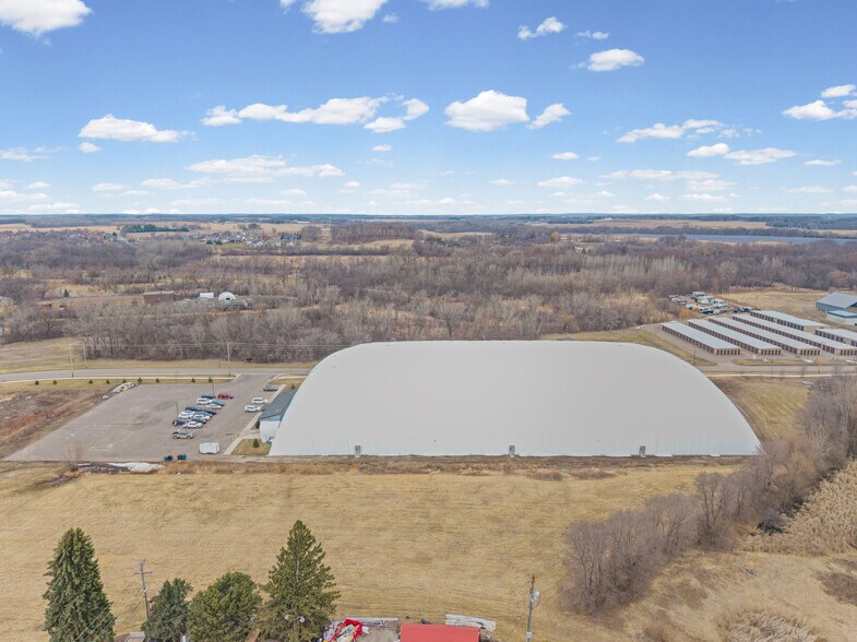 More Photos Of 901 Cannon Rd S, Dundas Sports And Entertainment For Sale