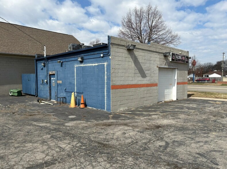 More Photos Of 13117 Eureka Rd, Southgate Freestanding For Lease