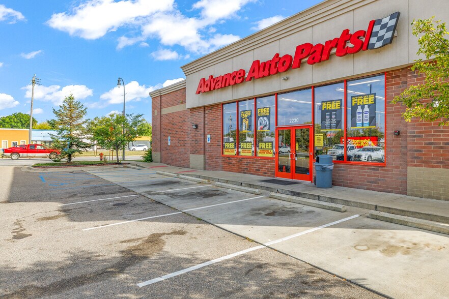 More Photos Of 2230 Fort St, Lincoln Park Freestanding For Sale