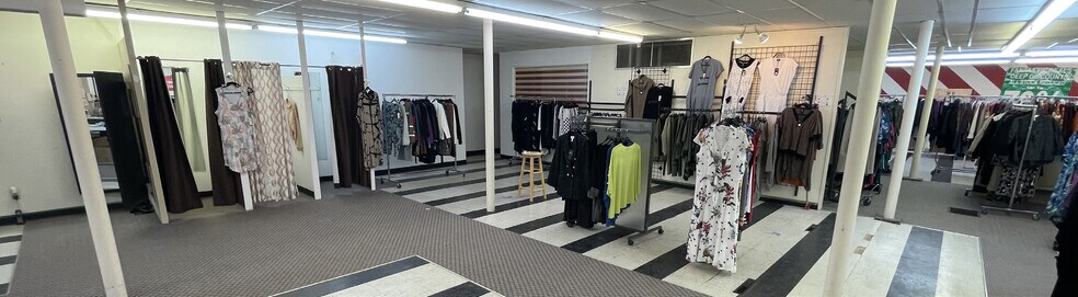 More Photos Of 3411 Roblin Blvd, Winnipeg Freestanding For Sale