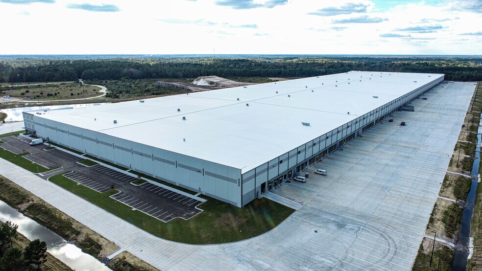 More Photos Of 1421 Sunbury Rd, Midway Unknown For Lease