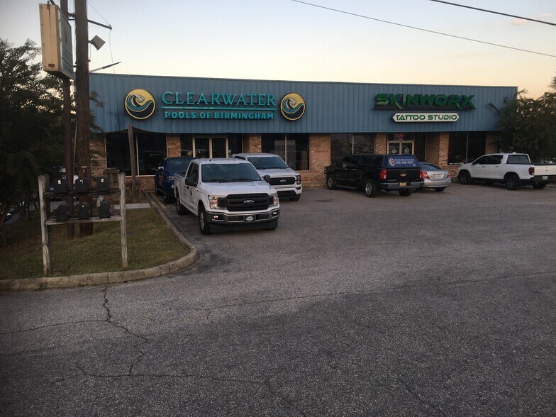 More Photos Of 2169 Pelham Pky, Pelham Service For Lease