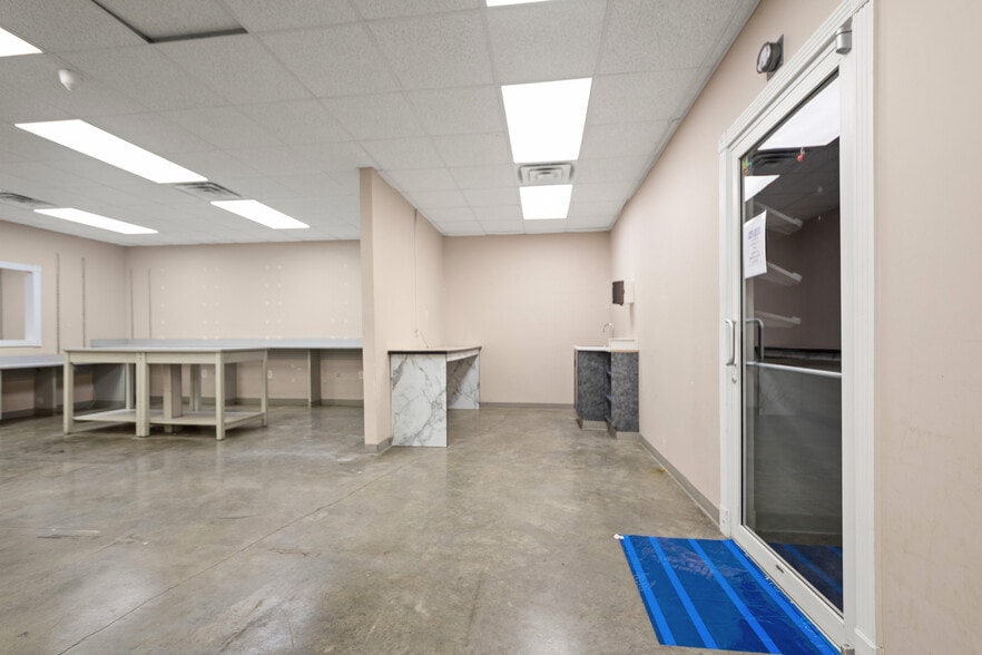 More Photos Of 106 Abigayles Row, Scott Warehouse For Sale