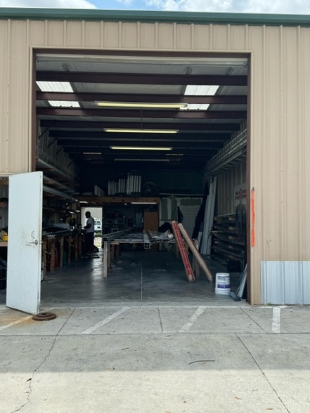 More Photos Of 7253 Gasparilla Rd, Port Charlotte Warehouse For Lease
