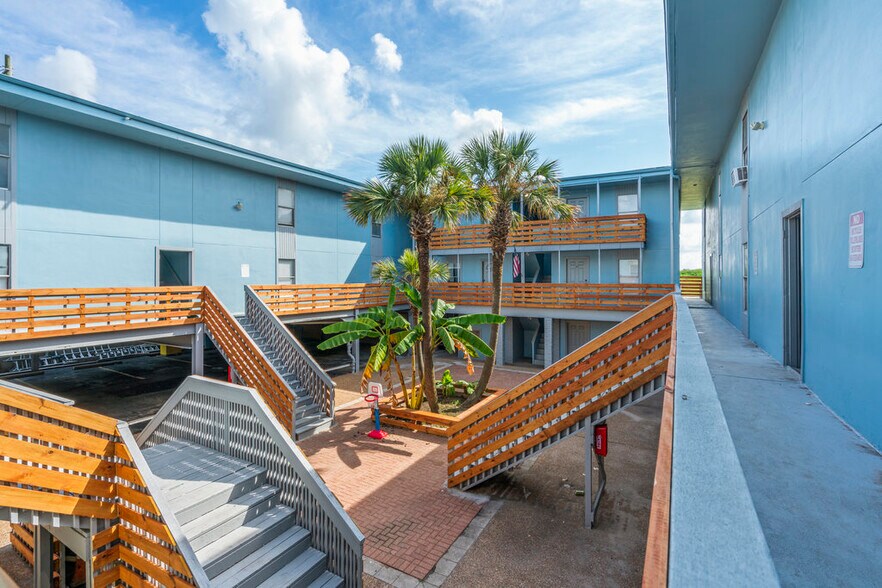 Primary Photo Of 610 Ferry Rd, Galveston Apartments For Sale