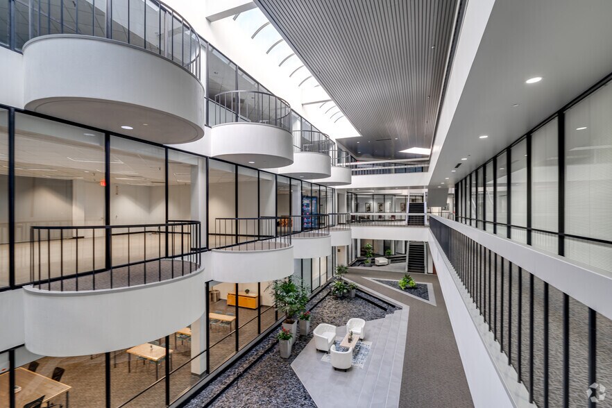 More Photos Of 110-140 Cypress Station Dr, Houston Unknown For Lease