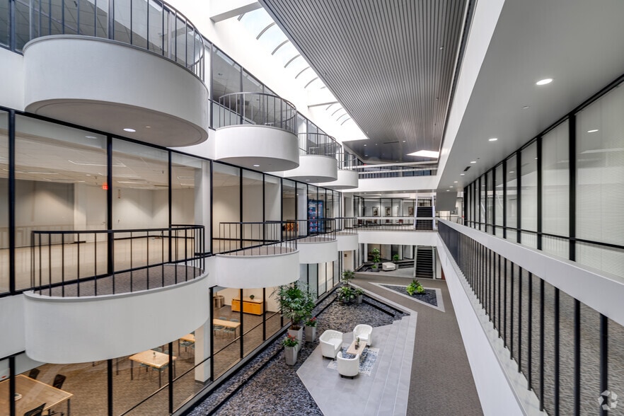 More Photos Of 140 Cypress Station Dr, Houston Coworking Space