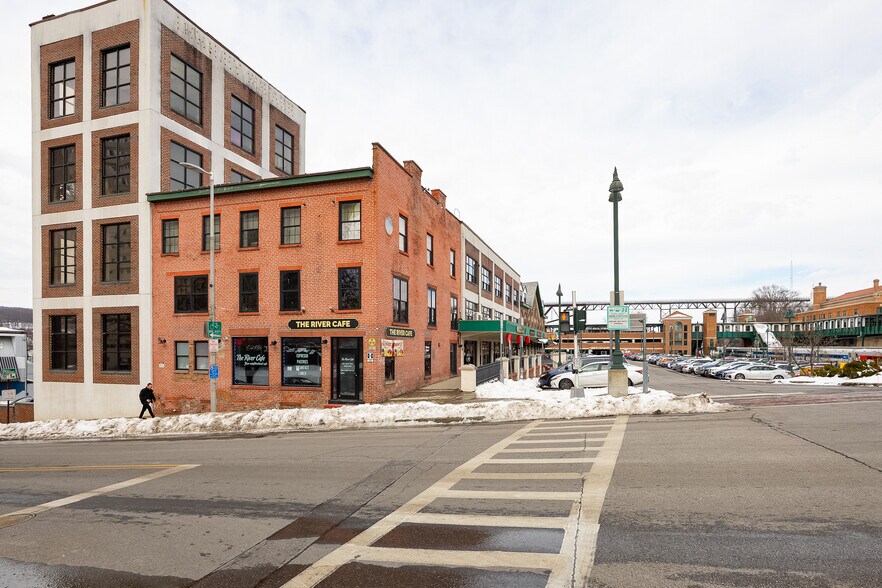 More Photos Of 35 Main St, Poughkeepsie Office Residential For Lease