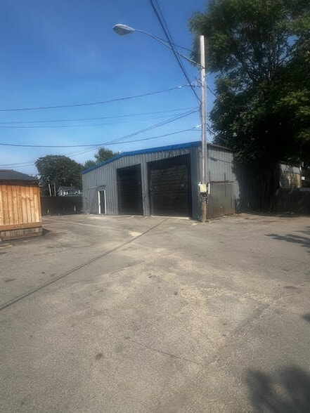 Primary Photo Of 520-522 Monroe Ave, Rochester Storefront Retail Residential For Lease