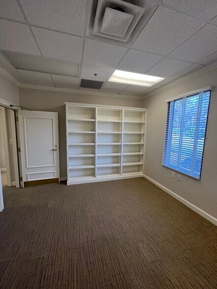 More Photos Of 12 Sammy McGhee Blvd, Jasper Office For Sale