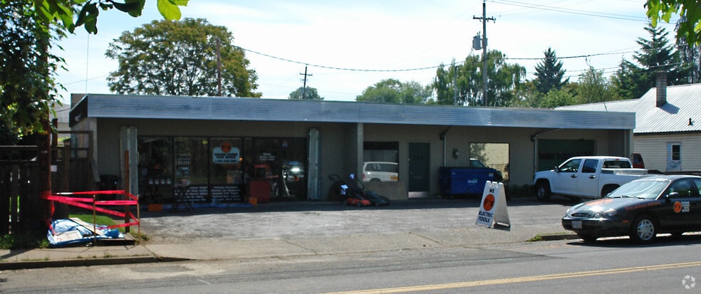 More Photos Of 245 Van Buren St, Eugene Freestanding For Lease