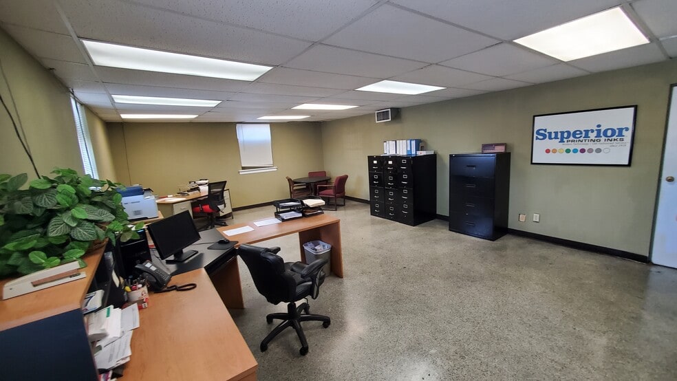 More Photos Of 4820 Rozzelles Ferry Rd, Charlotte Manufacturing For Lease