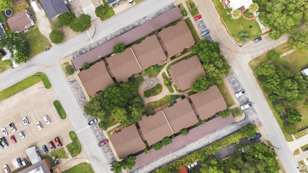 More Photos Of 611 S Ennis St, Bryan Apartments For Sale