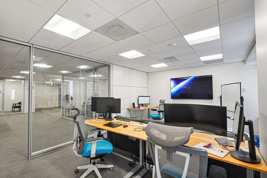 More Photos Of 1 SE 3rd Ave, Miami Office For Lease