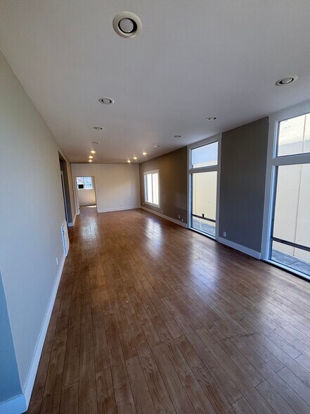More Photos Of 3008 Lakeshore Ave, Oakland Apartments For Lease