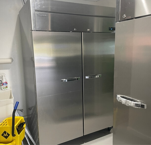 More Photos Of 304 Main Street, Calvert Restaurant For Sale