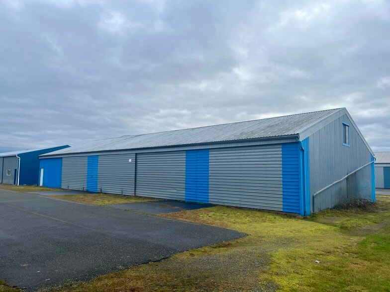 Primary Photo Of 5385 216 St, Langley Airplane Hangar For Sale