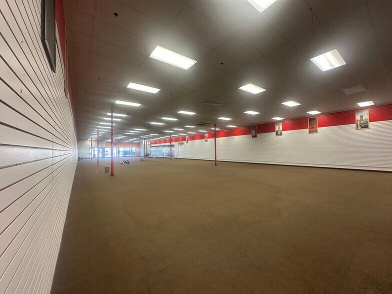 More Photos Of 726-740 28th St SE, Grand Rapids General Retail For Sale