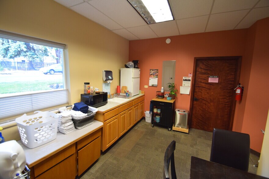 More Photos Of 915 NE 7th St, Bend Office For Lease