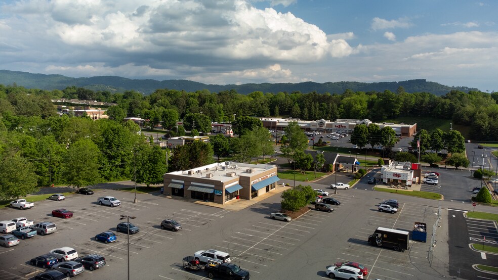 More Photos Of 165 Weaver St, Asheville Unknown For Lease