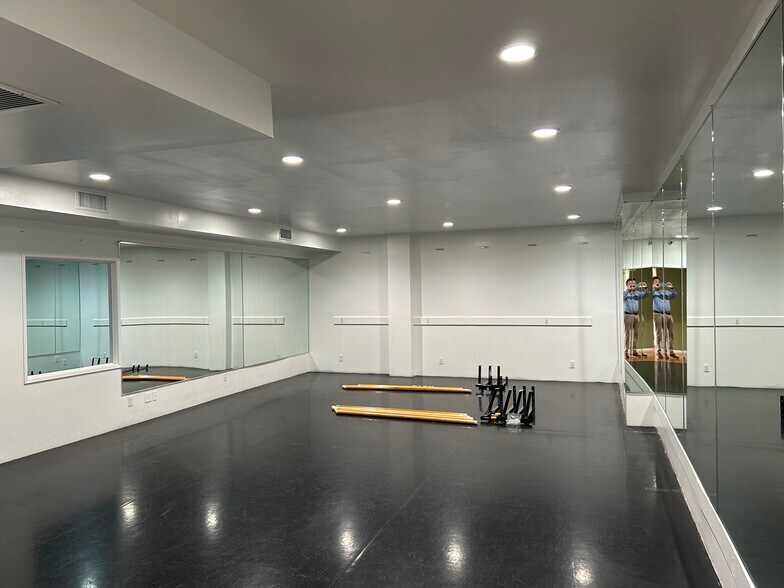 More Photos Of 66 W Waverly Dr, Pasadena Industrial For Sale