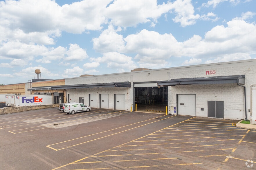 More Photos Of 122 Mill Rd, Oaks Warehouse For Lease