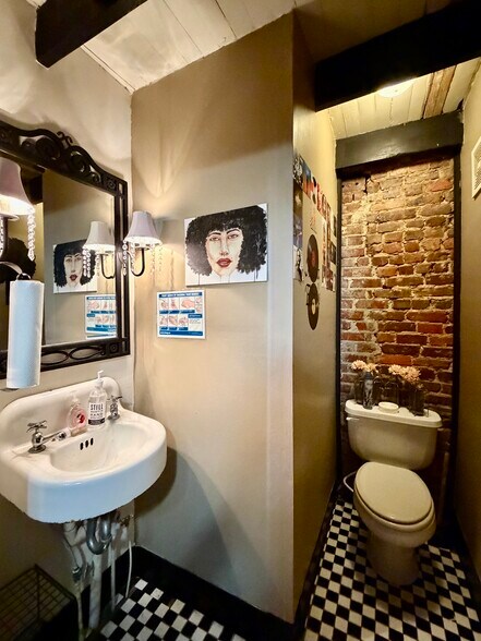 More Photos Of 100 S Main St, Yazoo City Flex For Sale