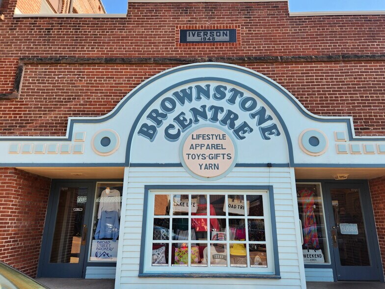 More Photos Of 121 Rittenhouse Ave, Bayfield Storefront For Sale