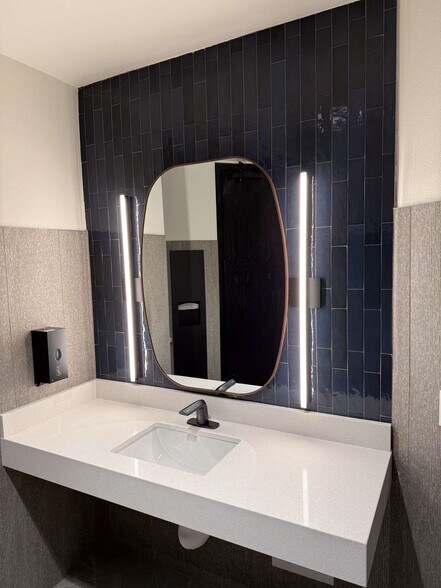 More Photos Of 12725 SW 66th Ave, Tigard Office For Sale