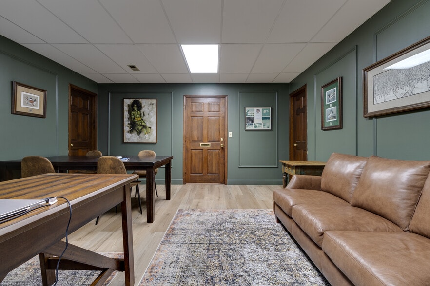 More Photos Of 601 Missouri St, Lawrence Office For Lease