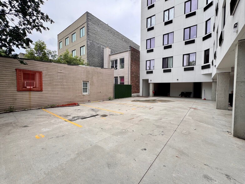 More Photos Of 713 Snediker Ave, Brooklyn Multifamily For Sale
