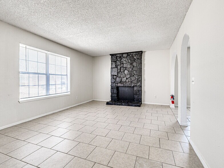 More Photos Of 7404 Lyrewood Ln, Oklahoma City Apartments For Sale