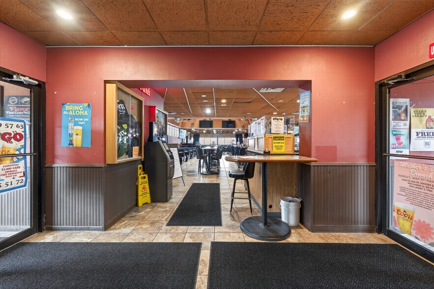 More Photos Of 17646 NE Central Ave, Ham Lake Restaurant For Sale