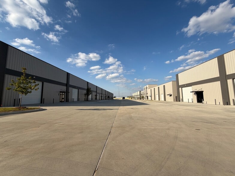 More Photos Of 6240 E 15th St, Tulsa Unknown For Lease