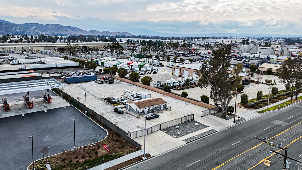 More Photos Of 15059 Slover Ave, Fontana Office For Lease