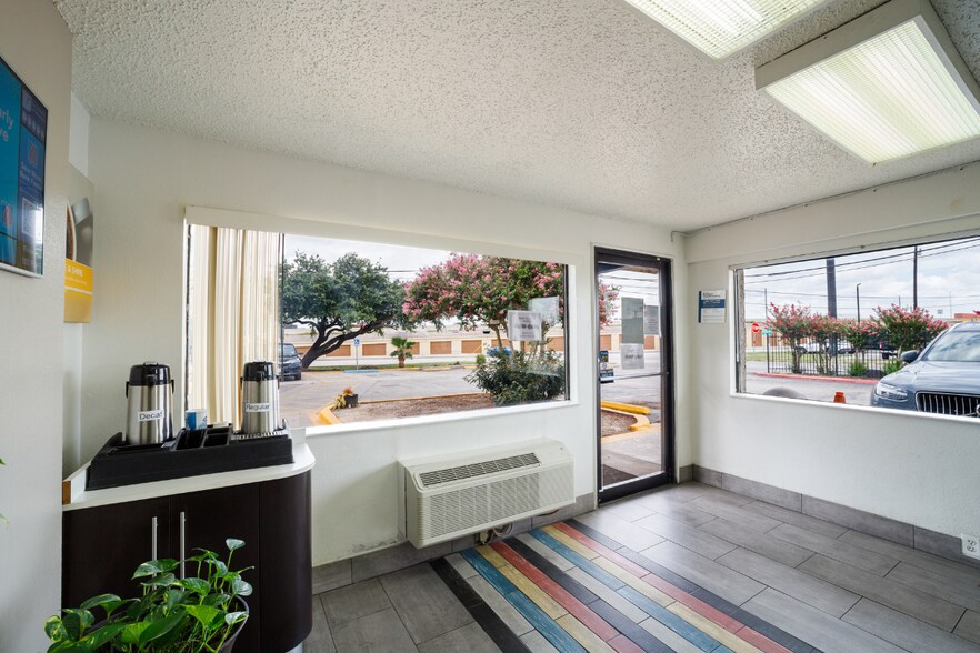 More Photos Of 5522 N Pan Am Expy, San Antonio Hotel For Sale