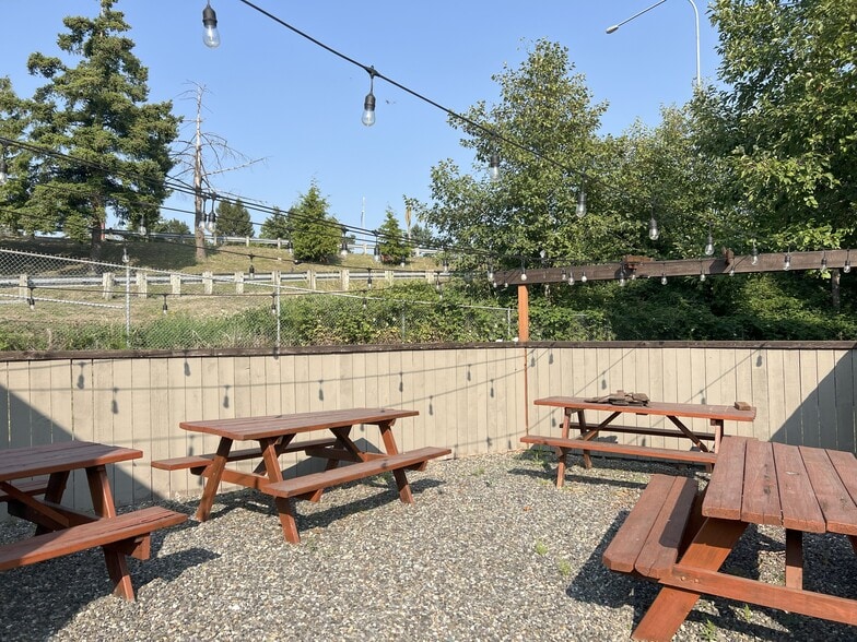 More Photos Of 442 Peace Portal Dr, Blaine Restaurant For Lease