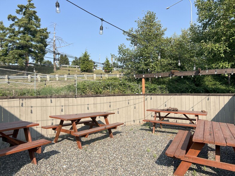 More Photos Of 442 Peace Portal Dr, Blaine Restaurant For Sale