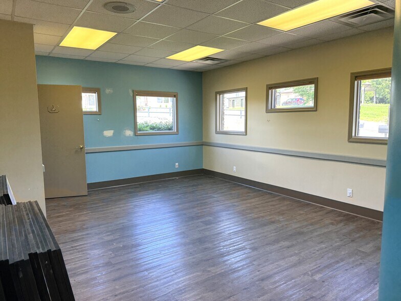 More Photos Of 4 Physicians Park, Frankfort Healthcare For Sale