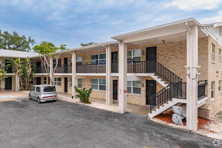 More Photos Of 600 Wildwood Way, Clearwater Apartments For Sale