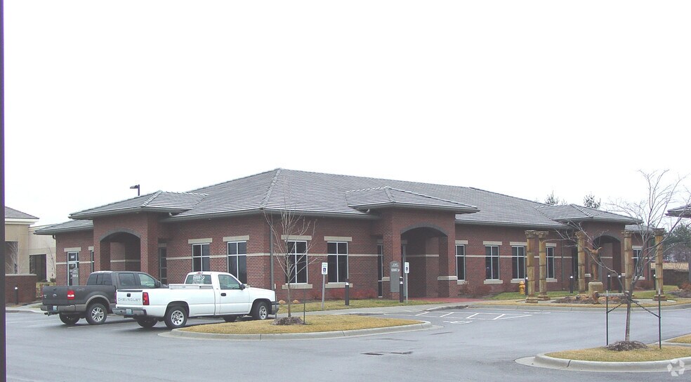 More Photos Of 3351-3383 NE Ralph Powell Rd, Lee's Summit Office For Lease