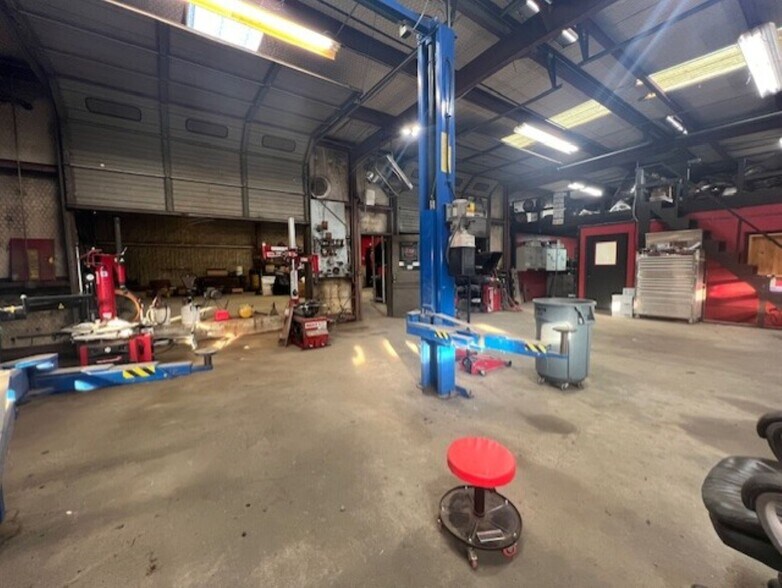 More Photos Of 1914 Cypress St, West Monroe Service For Sale