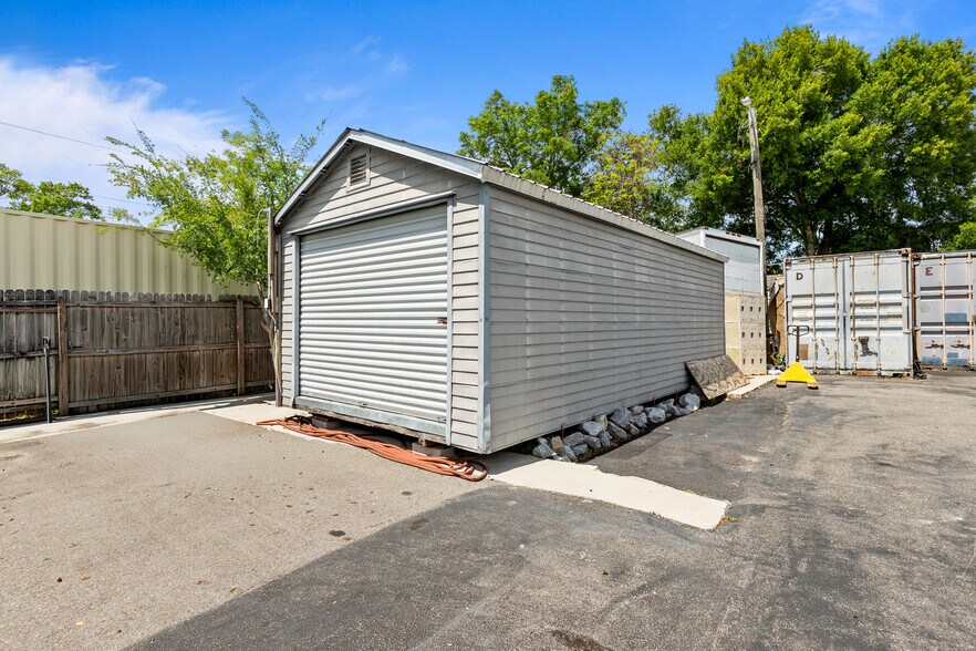 More Photos Of 5424 Edgewater Dr, Orlando Flex For Lease